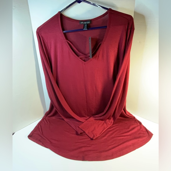 bailey collection Tops - Bailey collection women’s criss cross v-neck  long sleeve pullover size M NWT